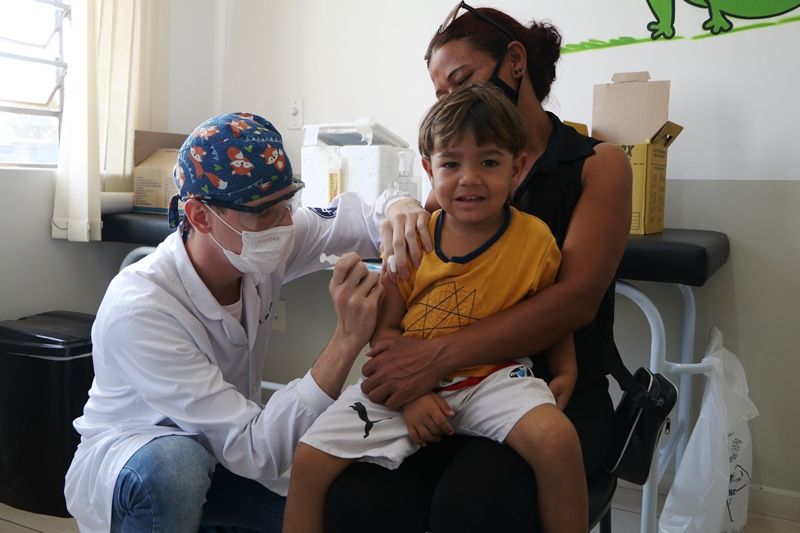 Secretária da Saúde realiza campanha Dia “D” contra a Influenza e o Sarampo e mais 3 mil crianças são vacinadas 